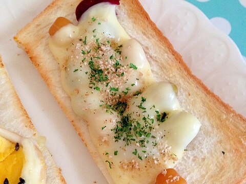 ミックスビーンズ＆チーズのトースト☆